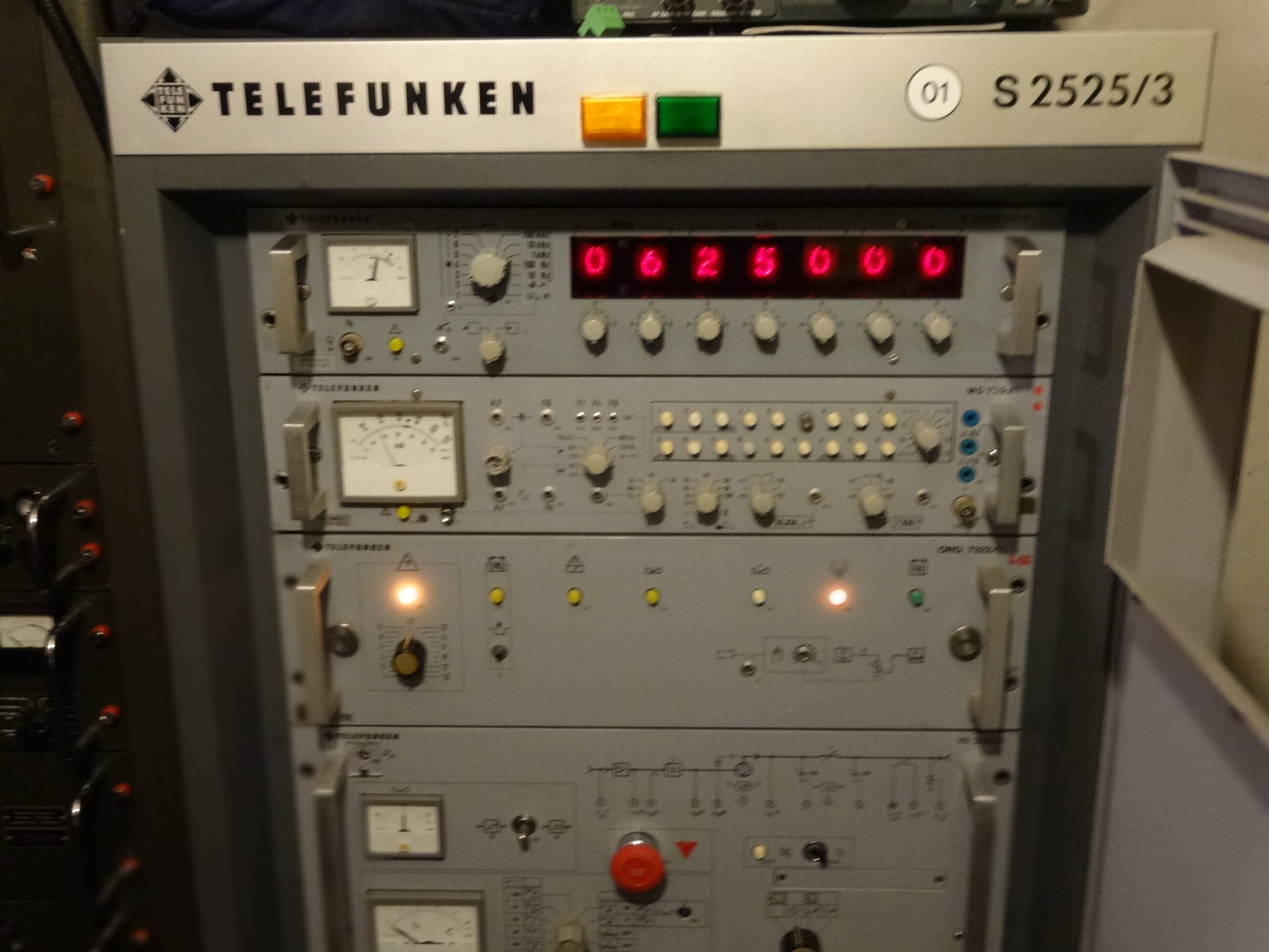 Telefunken S2525_Front view