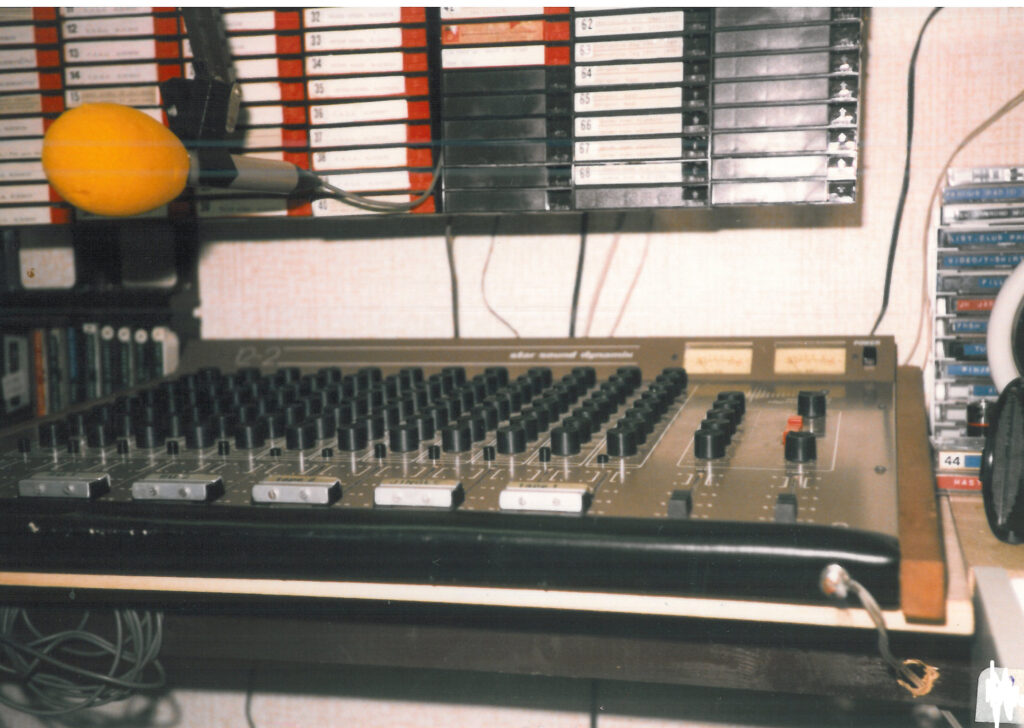 1985_FRSstudio-1 1985_FRSstudio-1 including 6 channel stereo mixer