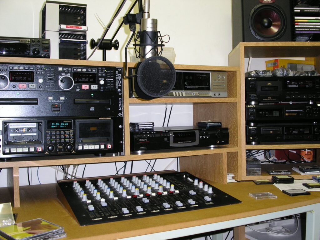 FRS Studio front _2 FRS Studio front_2