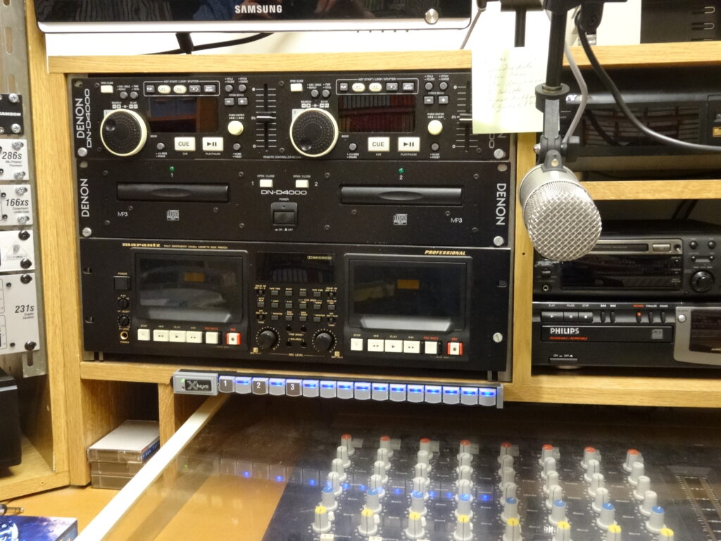 Studio front_twin CD / cassette players Studio front_twin CD / cassette players