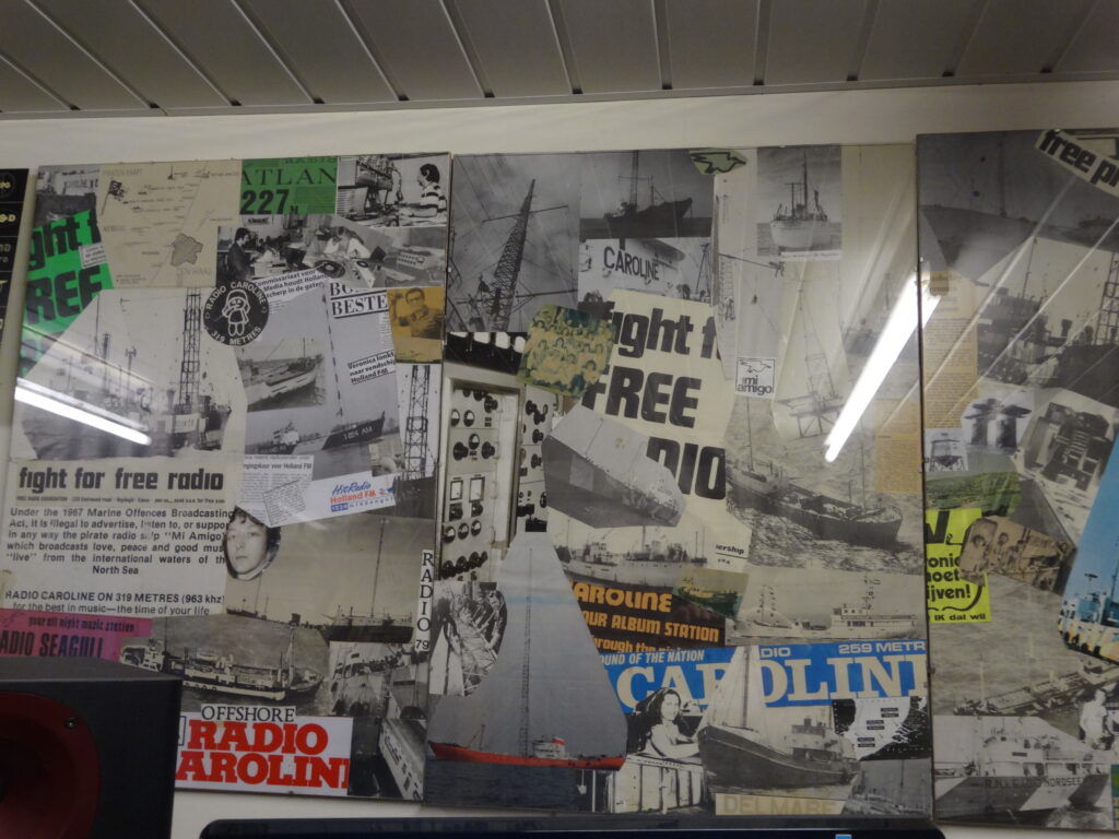 Studio_photo wall free radio Studio_photo wall free radio